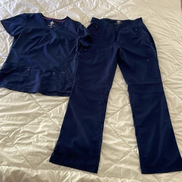 Healing Hands scrubs medium tall - Picture 1 of 3